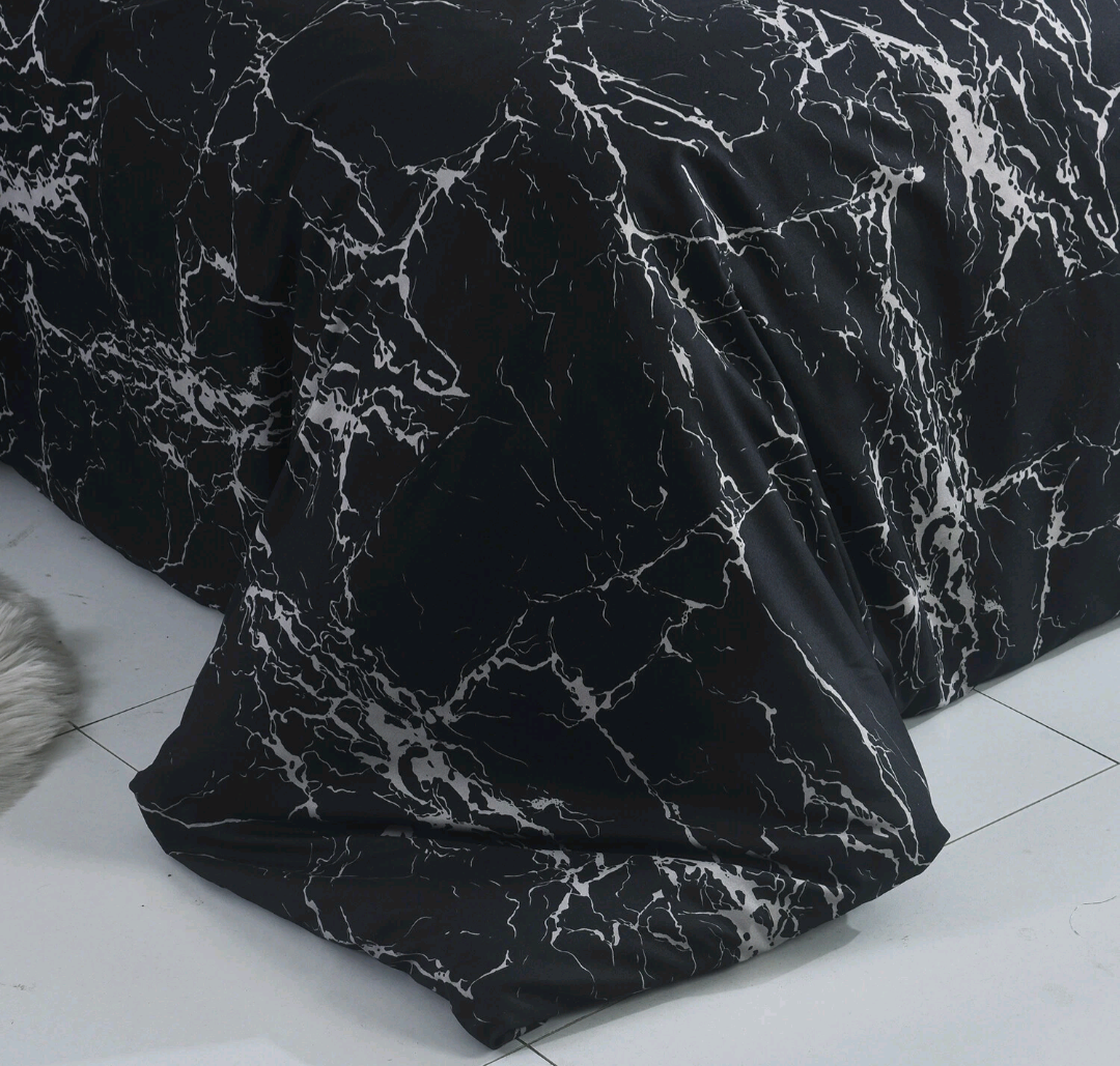 4pc Black / White Duvet Set