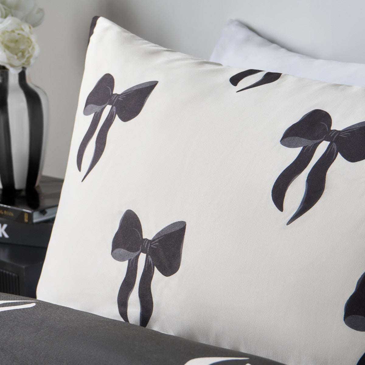 Bow Print Reversible Duvet Cover Set - Monochrome