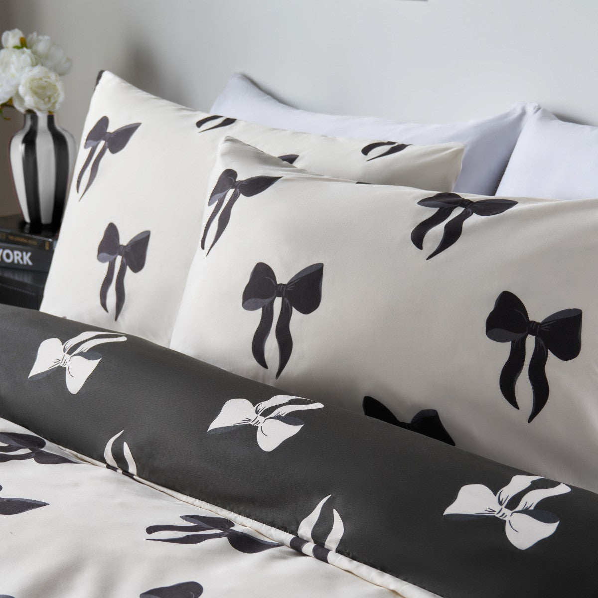 Bow Print Reversible Duvet Cover Set - Monochrome